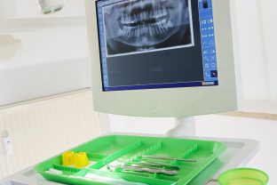 Professionelle Zahnreinigung | Quelle: Zahnarztpraxis Dr. Treuheit